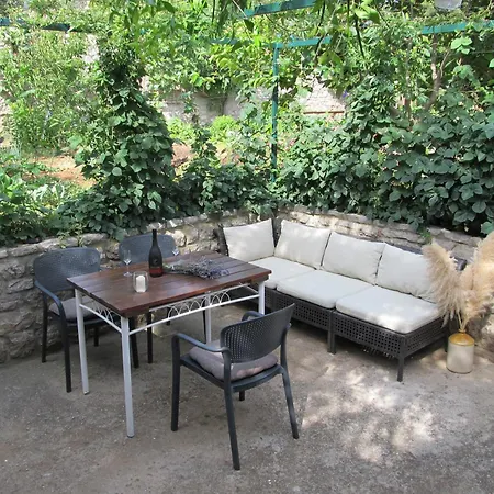 Anita Apartment